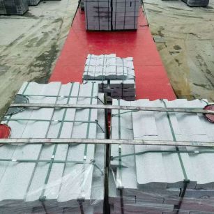 淄博 芝麻白仿形加直形路沿石出货日常