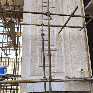 淄博 黄金麻花岗岩别墅外墙干挂回纹造型效果