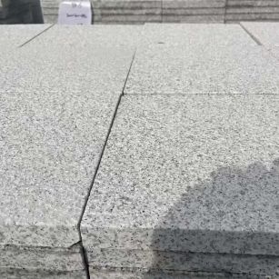 淄博 白麻花岗岩石材推荐 荔枝面地铺石