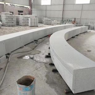 淄博芝麻白花岗岩石板材 园林光面弧形坐凳