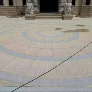 淄博 黄金麻芝麻灰花岗岩石材地铺拼接效果