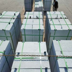 淄博 芝麻白花岗岩5公分地铺石 花岗岩厂家工厂装车日常