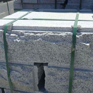 淄博 芝麻白花岗岩自然面成品