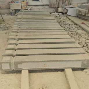 淄博 芝麻白异形加工雕刻-栏杆大柱，方柱