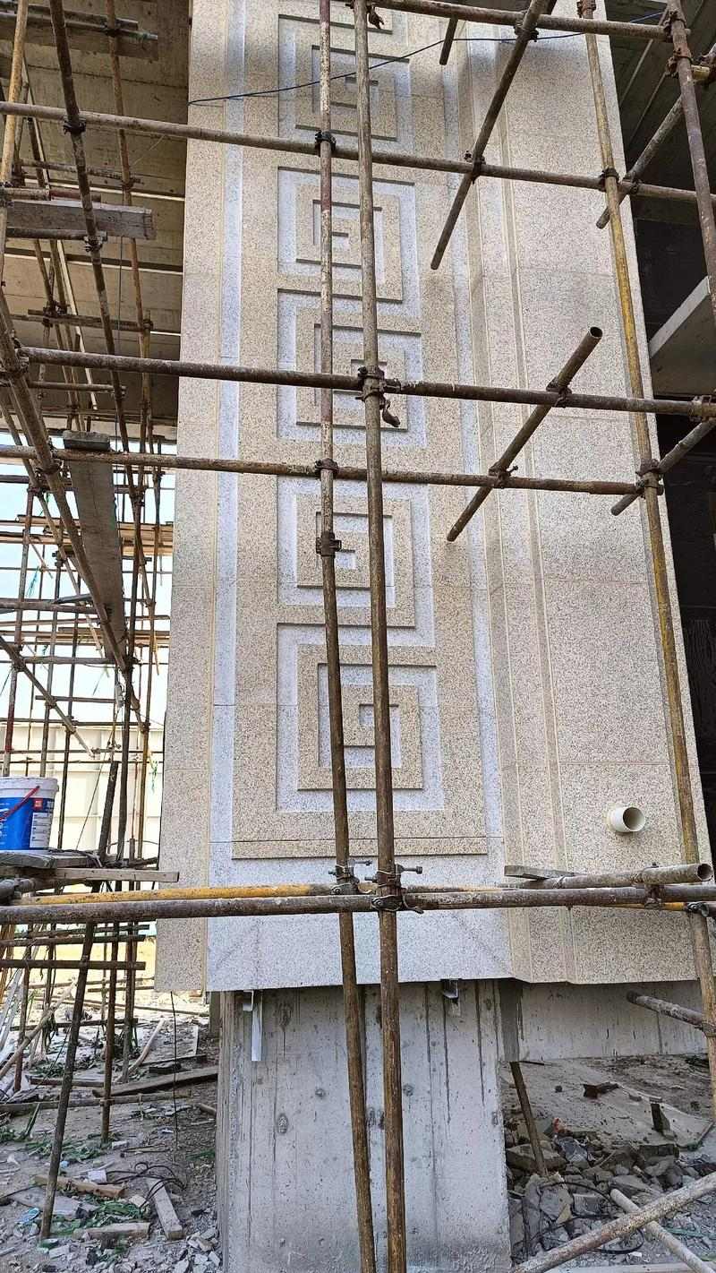 淄博 黄金麻花岗岩别墅外墙干挂回纹造型效果