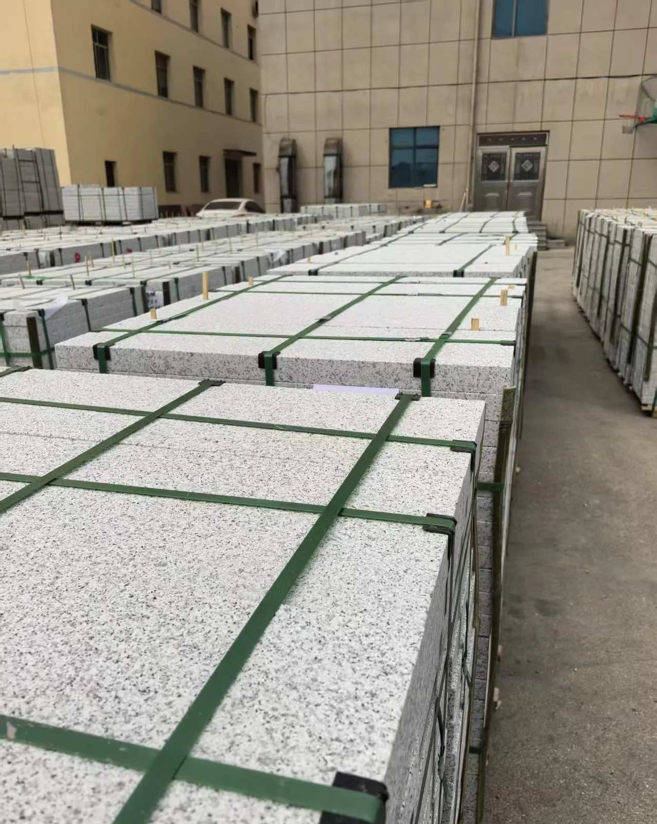 淄博 白麻花岗岩5.0公分荔枝面地铺石