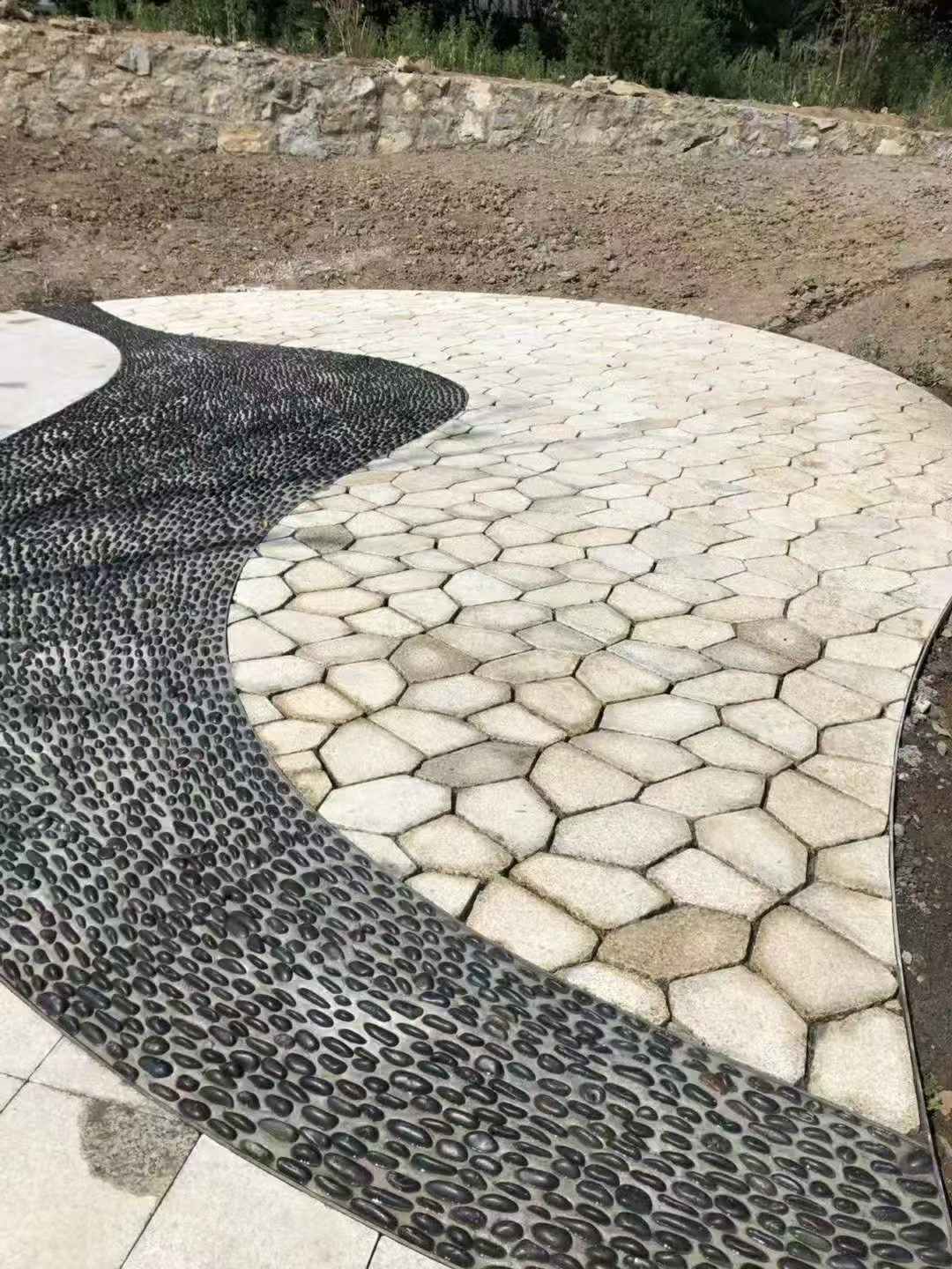 淄博 黄金麻冰裂纹地铺石工地铺装案例