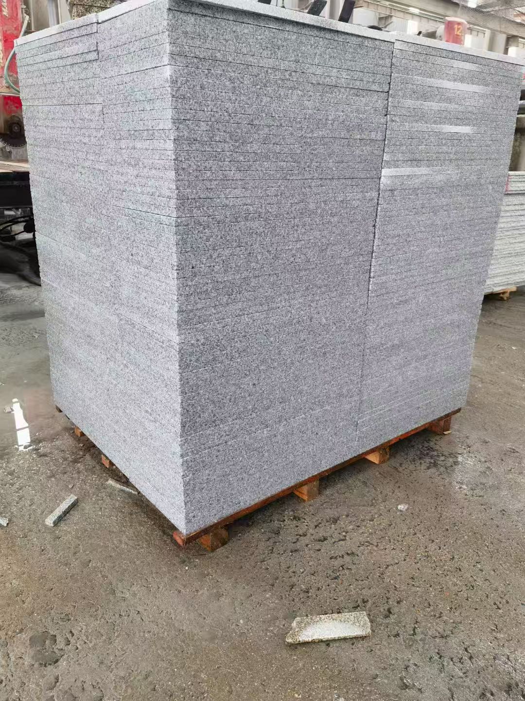 淄博 芝麻白火烧面1.8厚300*600地铺石，尺寸标准，厚薄均匀