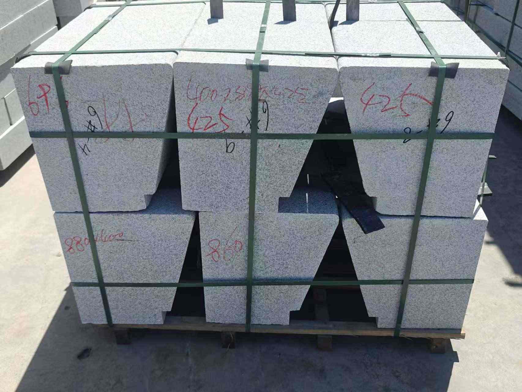 淄博 芝麻白异形坐凳，石凳