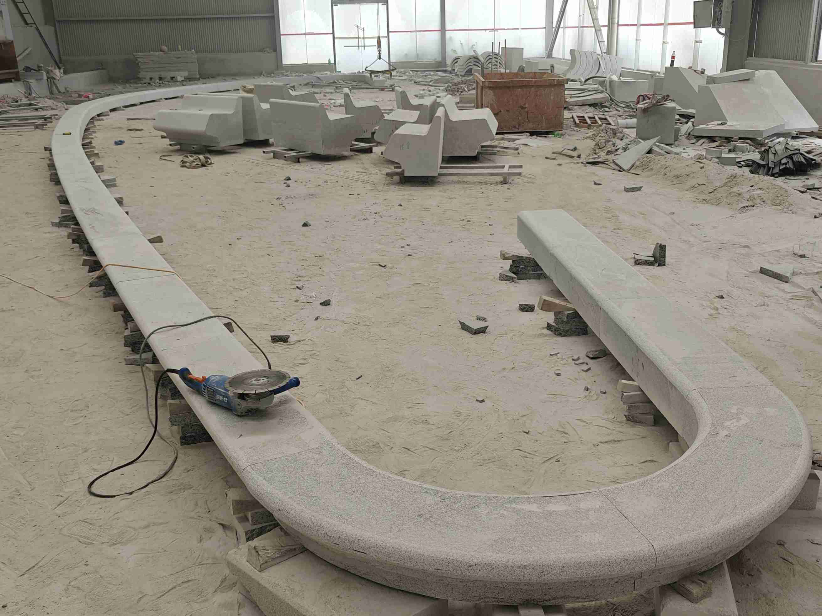 淄博 芝麻白花岗岩弧形花坛石，坐凳石