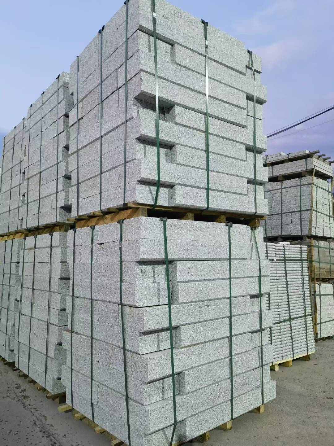 淄博 芝麻白花岗岩路沿石，路缘石，路肩石，道牙，立缘石，马路牙子，街沿石，侧石等