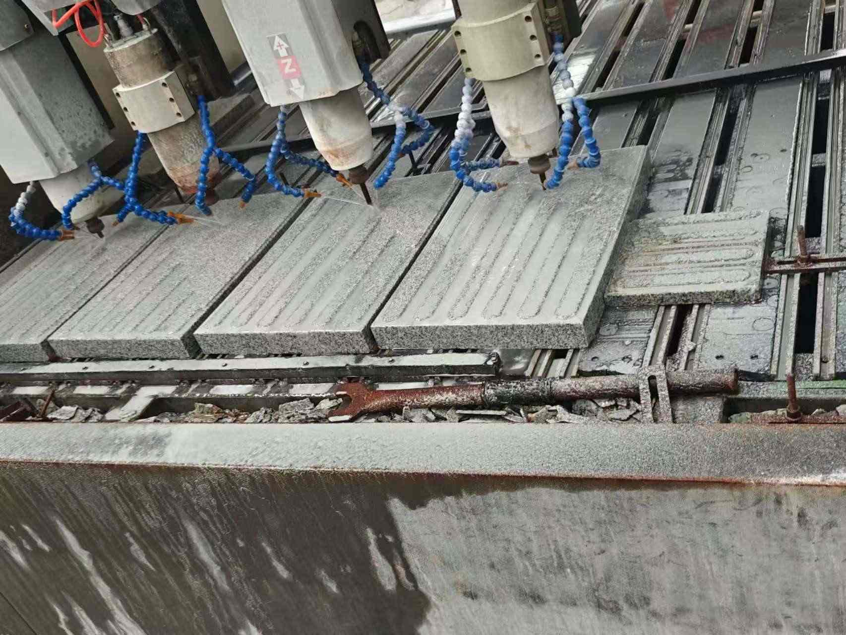 淄博 芝麻白花岗岩荔枝面盲道雕刻