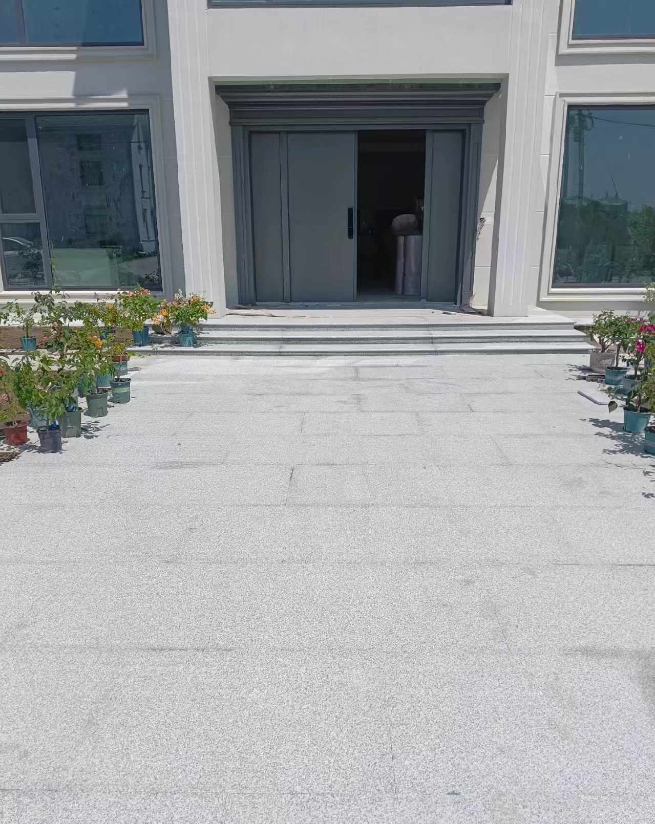 淄博 芝麻白花岗岩地铺石地面铺装