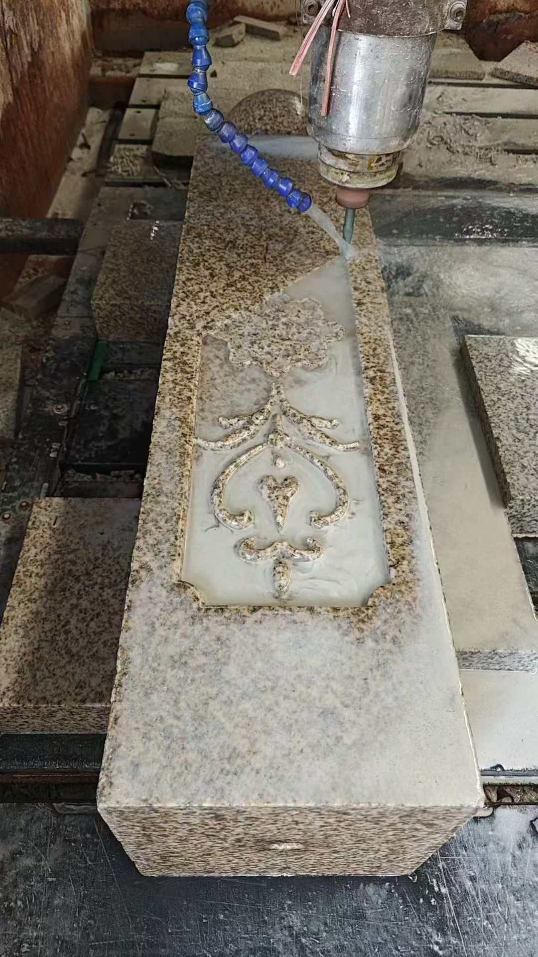 淄博 黄金麻花岗岩异形加工雕刻栏杆大柱