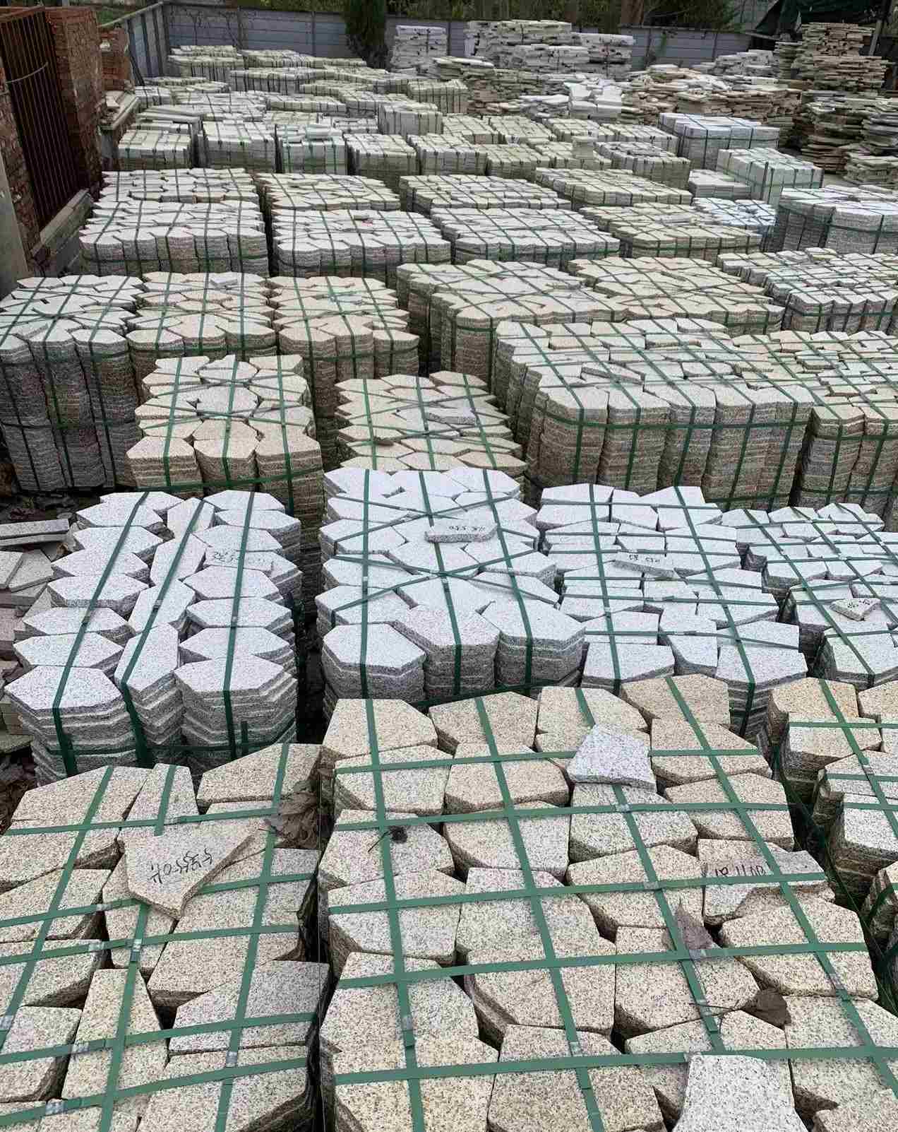 淄博 黄金麻白麻花岗岩荔枝面地铺石(冰裂纹)