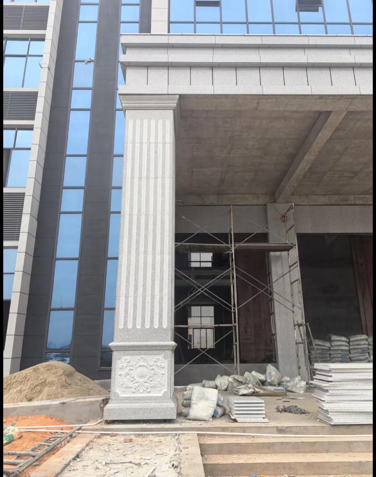 淄博 芝麻白光面花岗岩门楼大柱（罗马柱）配雕花底座