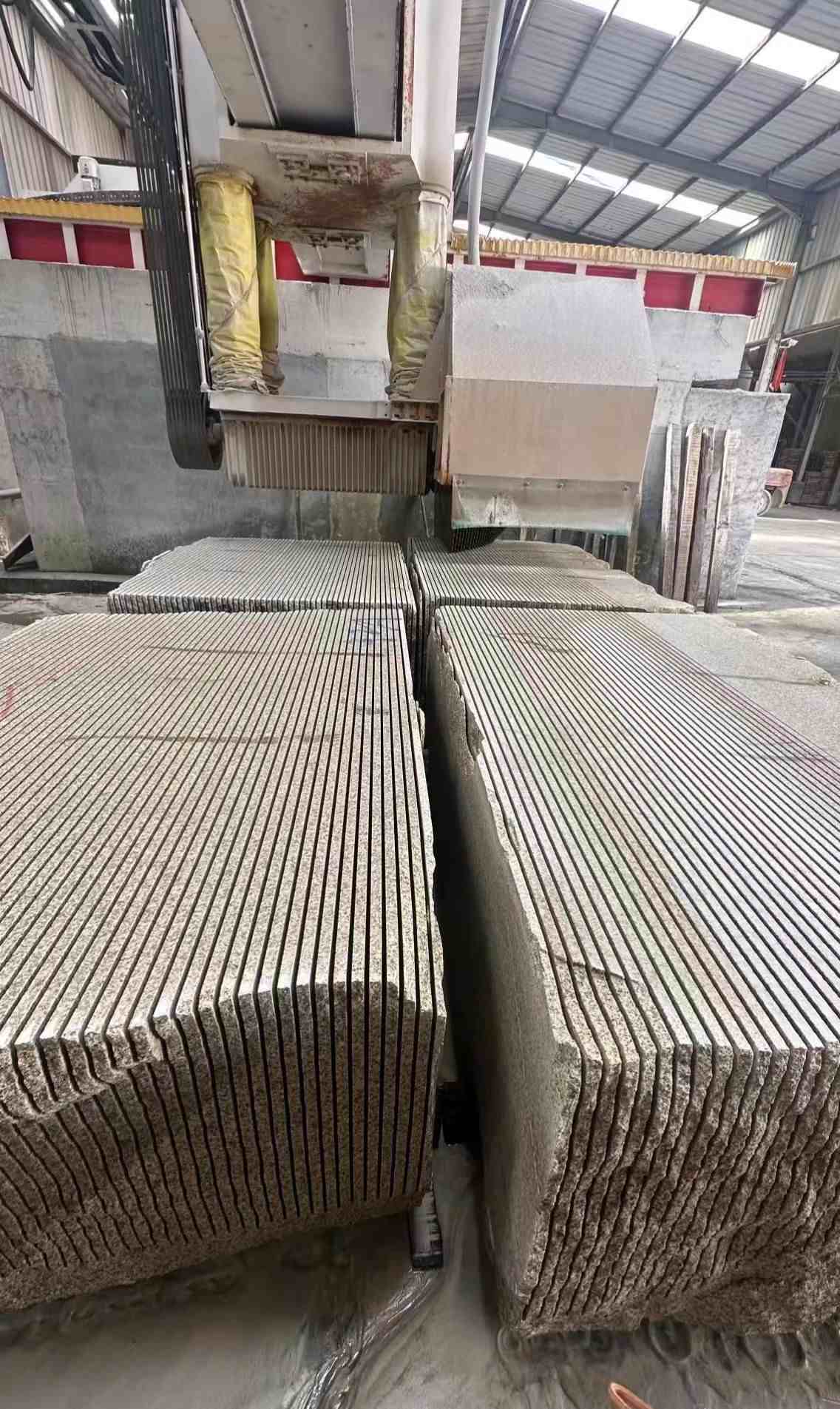 淄博 车间生产日常，黄金麻白麻花岗岩