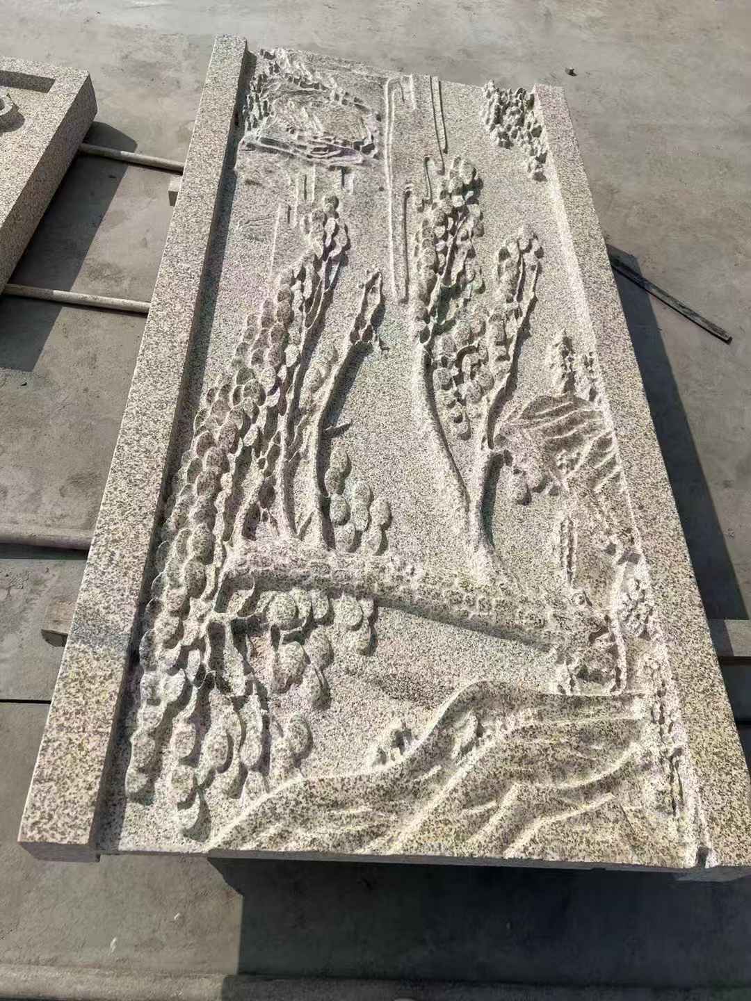 淄博 黄金麻雕刻板浮雕迎客松