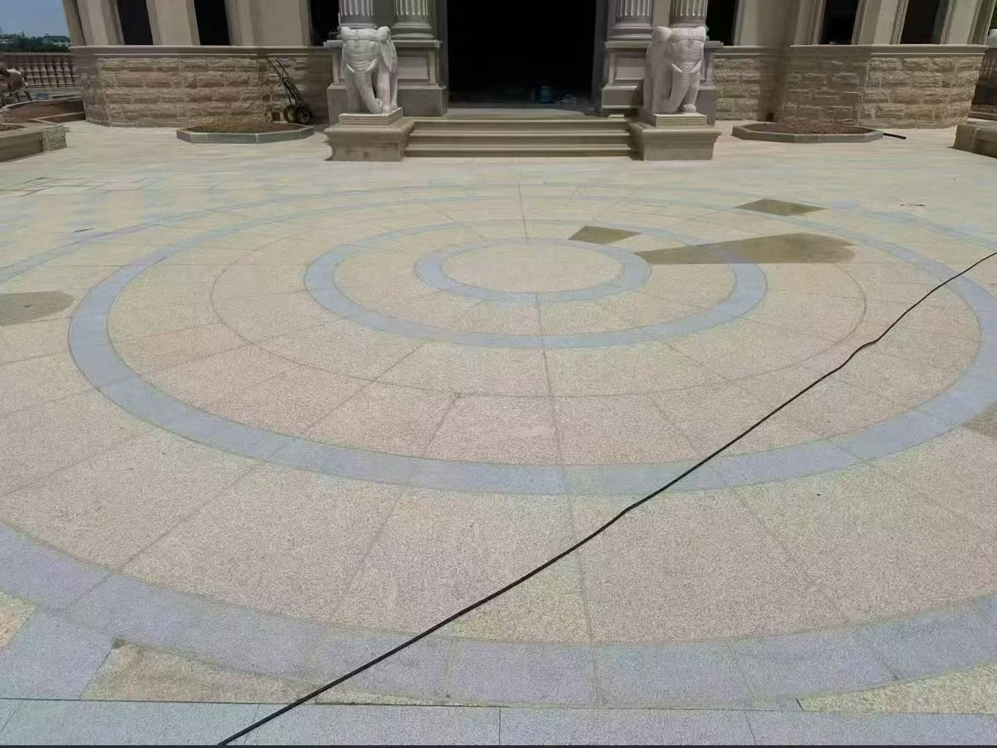 淄博 黄金麻芝麻灰花岗岩石材地铺拼接效果