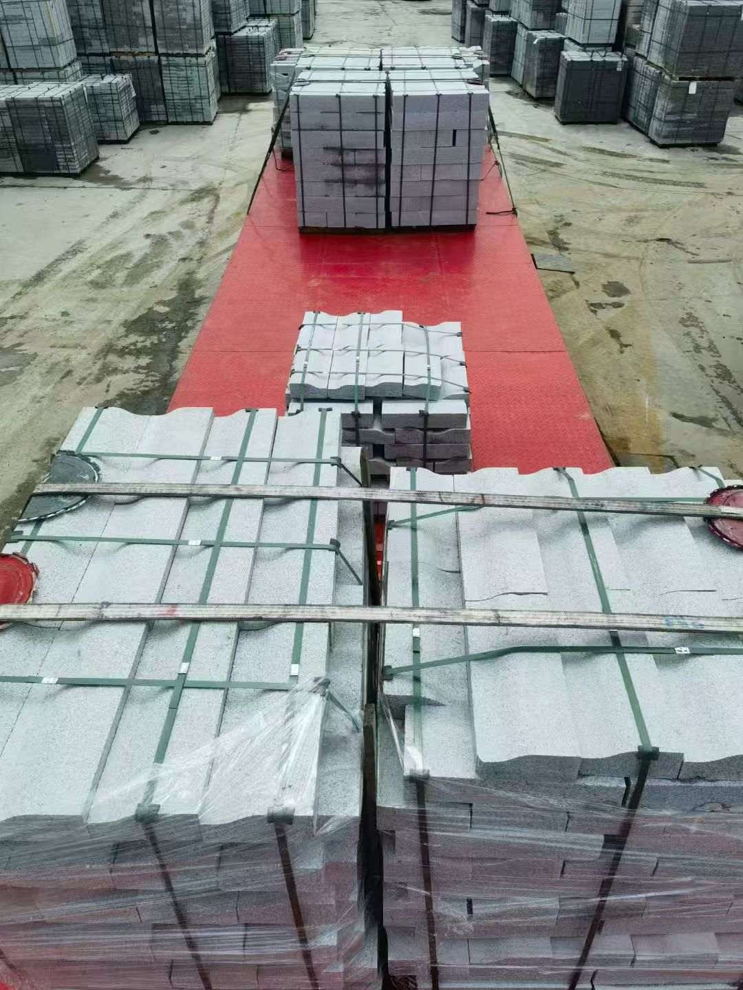 淄博 芝麻白仿形加直形路沿石出货日常