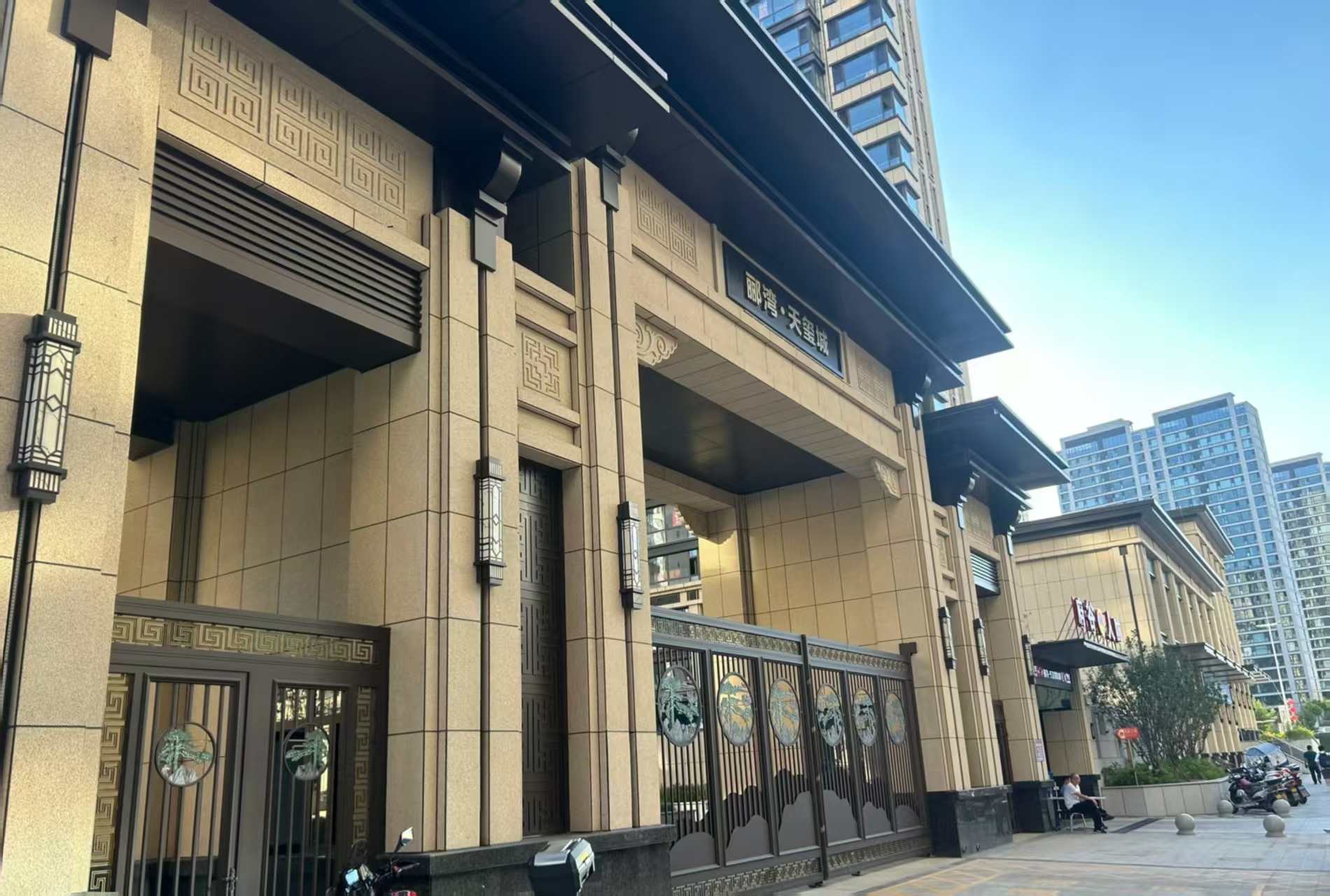 淄博 黄金麻花岗岩荔枝面小区门楼外墙干挂