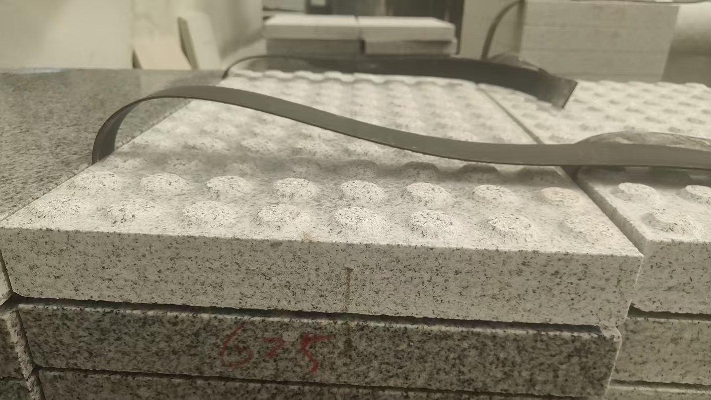 淄博 芝麻白花岗岩6.0公分荔枝面五轴加工雕刻盲点