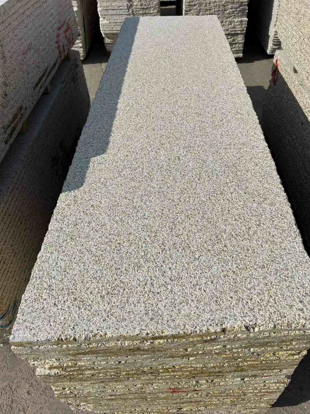 淄博 黄金麻花岗岩荔枝面毛板，半成品