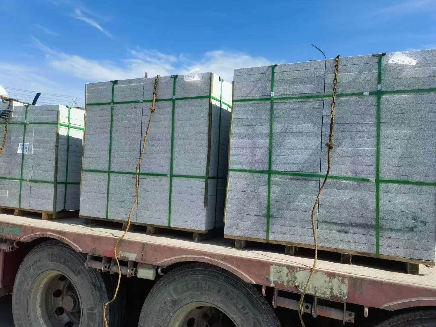 淄博 芝麻白花岗岩地铺石装车日常