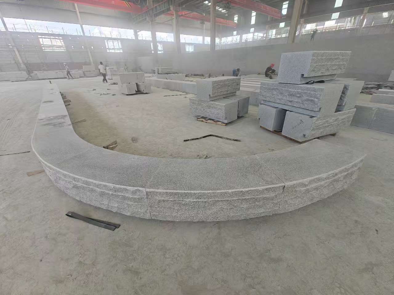 淄博 芝麻白异形坐凳，自然面光面弧形加工