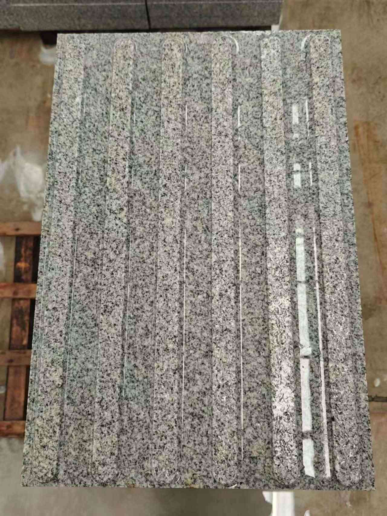 淄博 芝麻白花岗岩荔枝面雕刻盲道，盲条