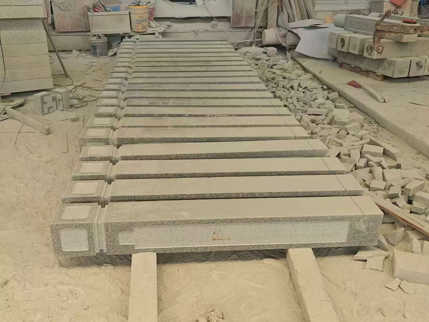 淄博 芝麻白异形加工雕刻-栏杆大柱，方柱