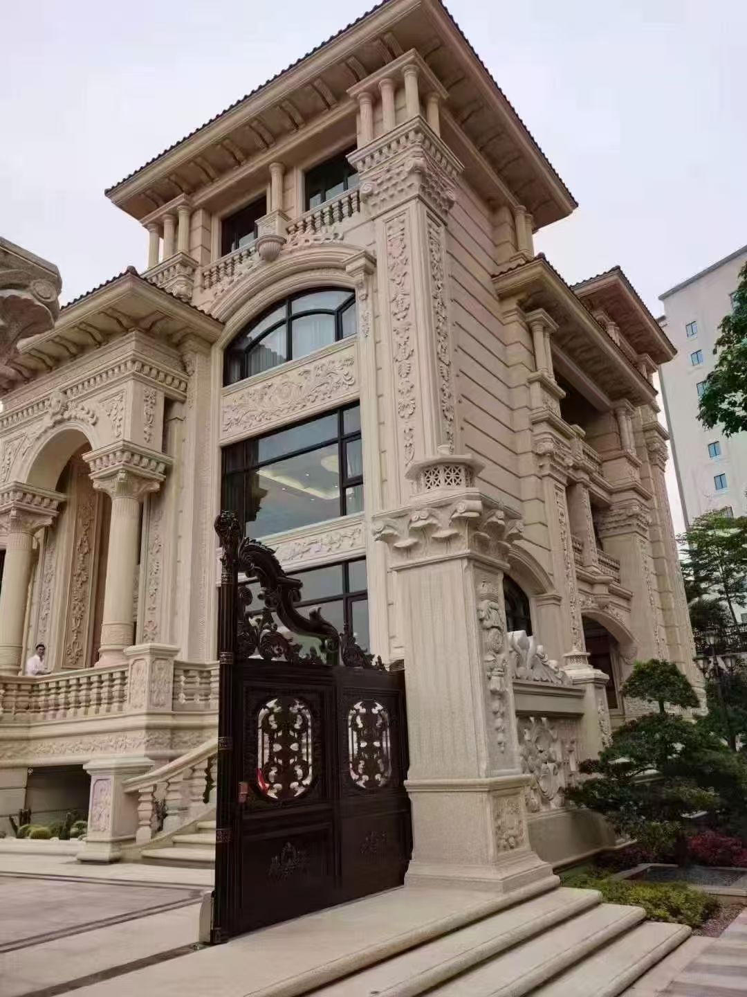 淄博 黄金麻花岗岩别墅外墙干挂效果展示